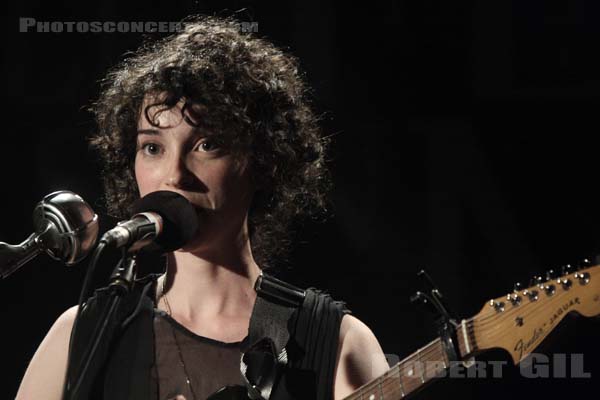 ST VINCENT - 2009-04-26 - PARIS - La Maroquinerie - Annie Clark